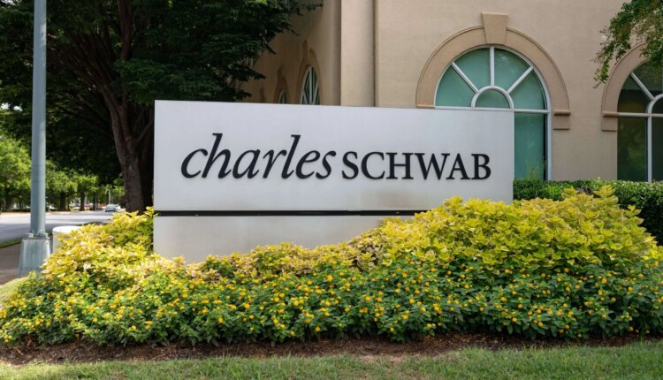 Schwab Crypto Expands: Solana, Avalanche, and Chainlink Coming Soon